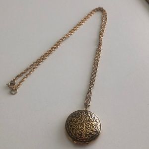 Vintage gold locket & necklace.